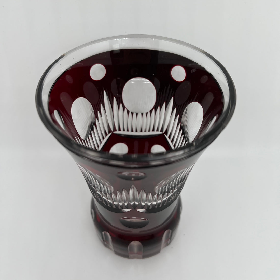 Vase en cristal de Bohème bordeaux