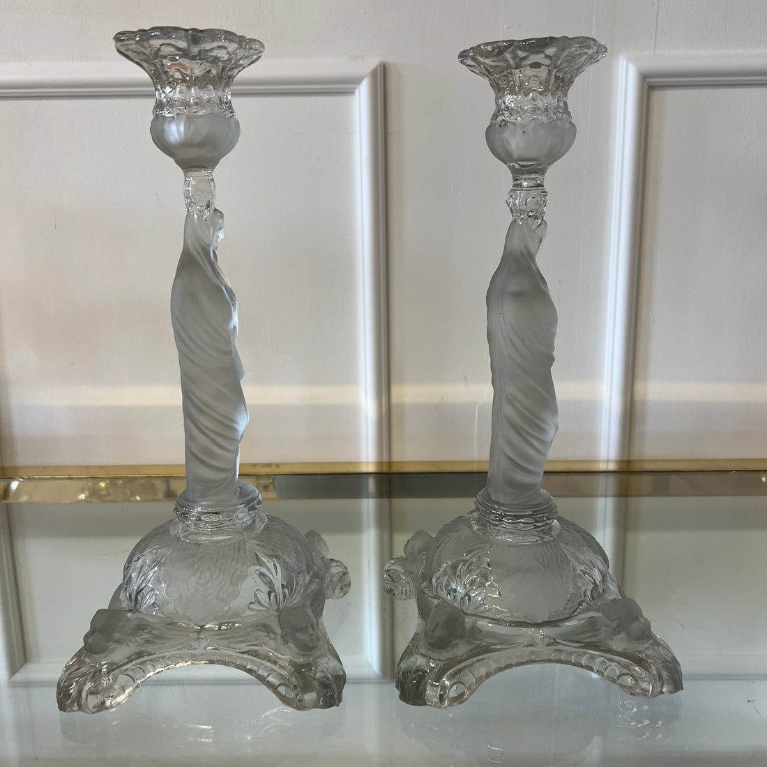 Paire de bougeoirs Vierge Marie en cristal de Portieux