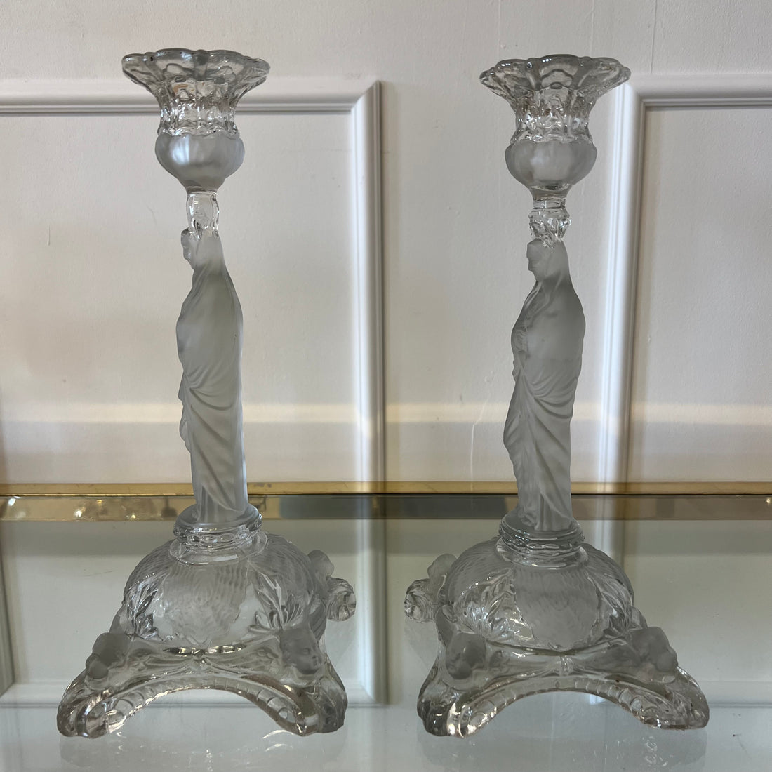 Paire de bougeoirs Vierge Marie en cristal de Portieux
