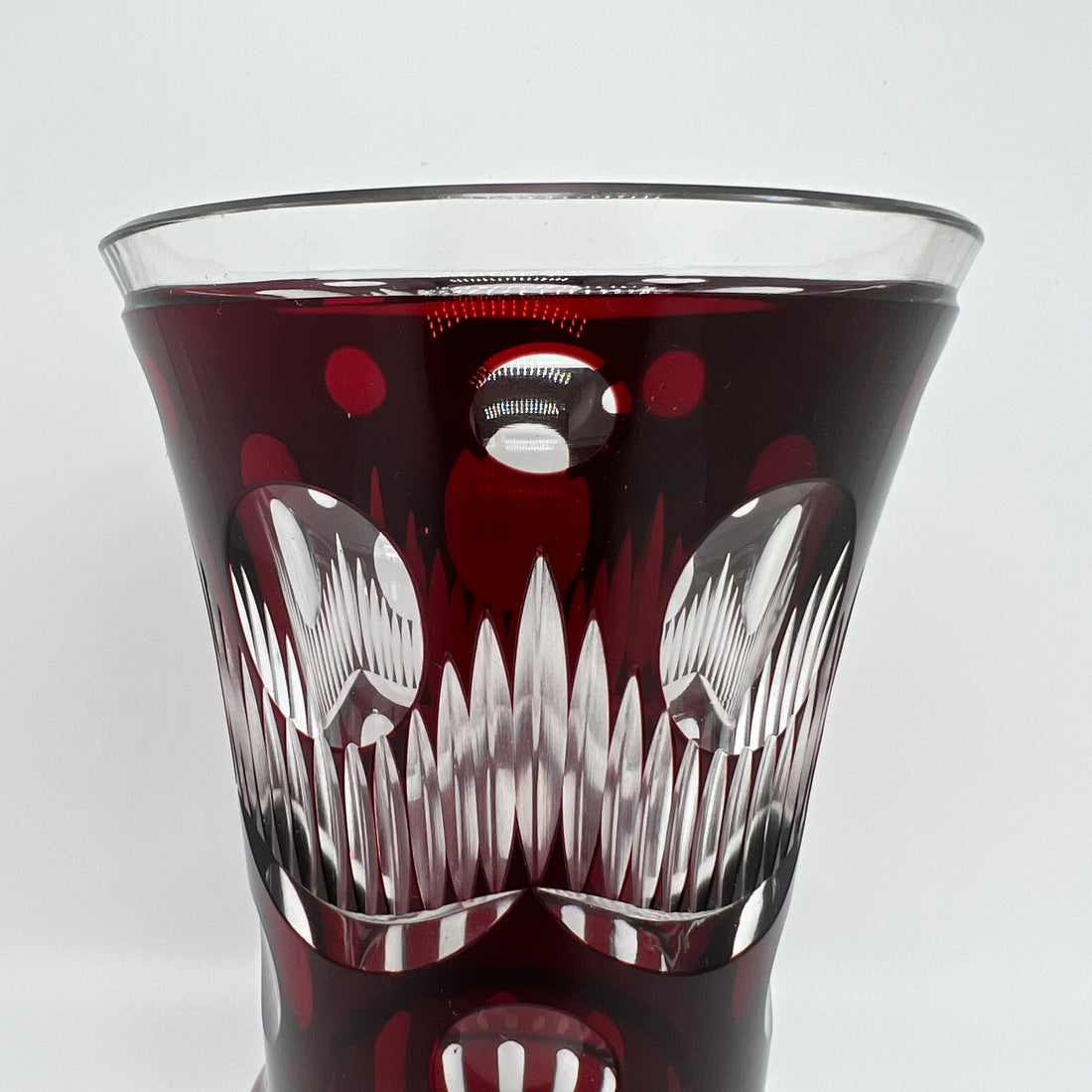 Vase en cristal de Bohème bordeaux
