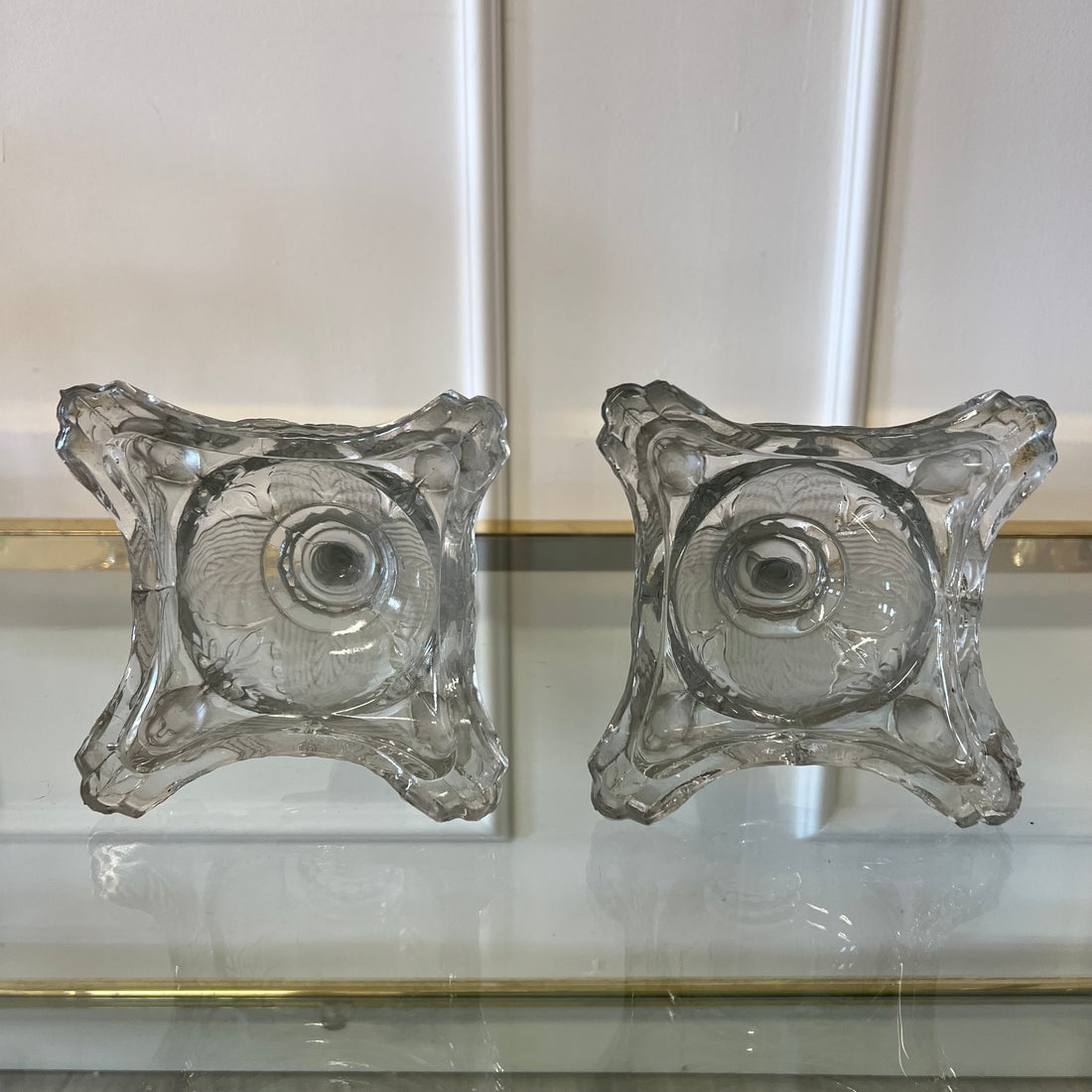 Paire de bougeoirs Vierge Marie en cristal de Portieux