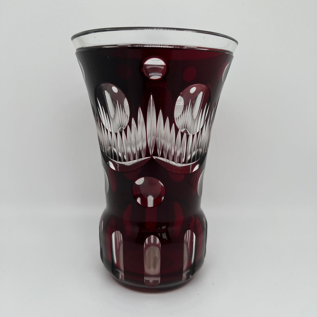Vase en cristal de Bohème bordeaux
