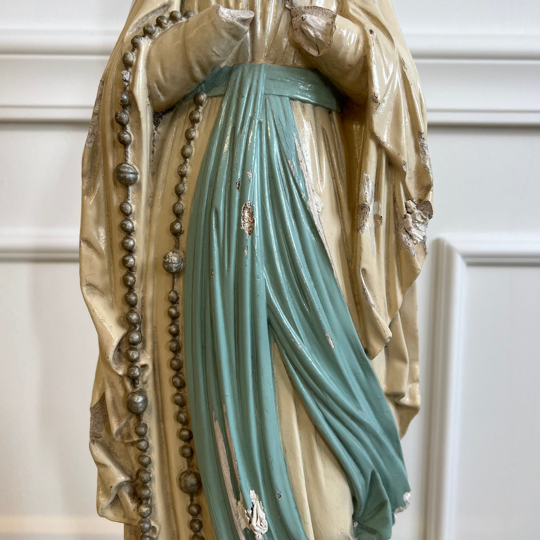 Statue ancienne de la Vierge Marie